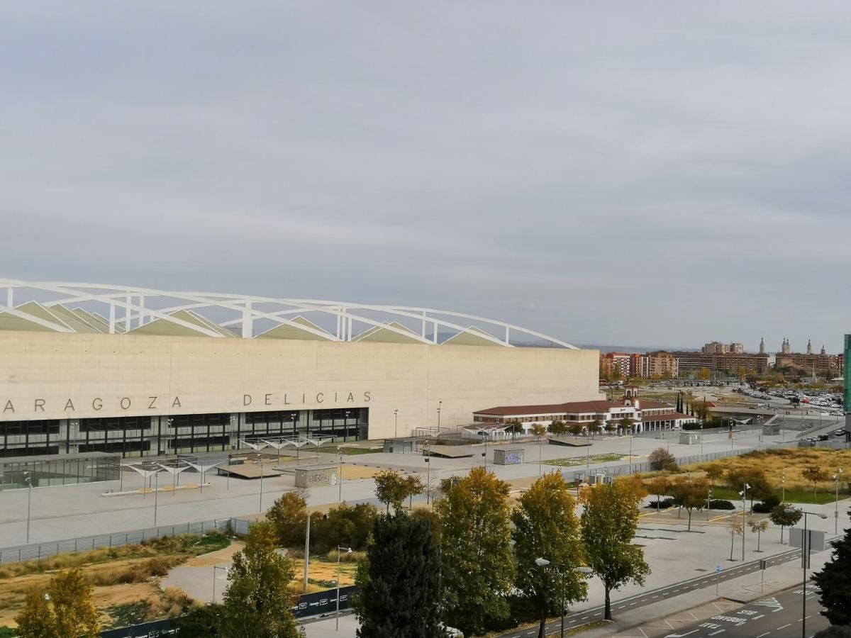 La Parada De La Estacion Con Parking Saragossa Exterior foto